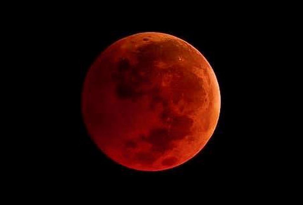 super blood moon