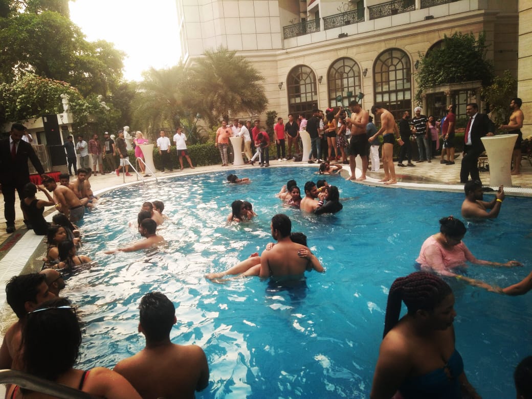 pool party